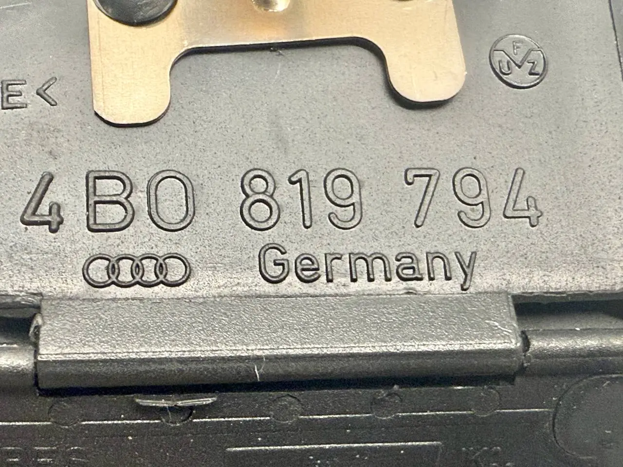 Luftdüse Lüftungsgitter Audi A6 Avant 4B5 TDI 2.5L 2002 4B0819794