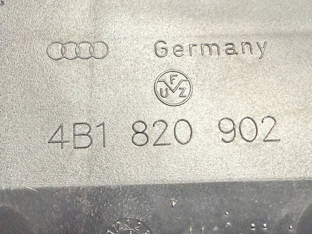 Lüftungsdüse Luftausströmer A6 Avant Audi A6 Avant 4B5 TDI 2.5L 2002 4B1820902