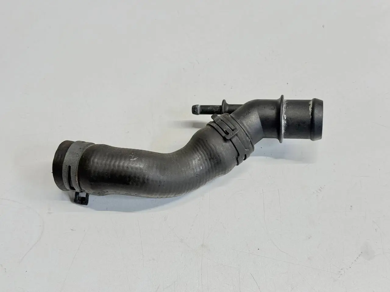 Kühlwasserschlauch Kühlmittelschlauch Schlauch VW Golf New Beetle 1C1 1.4 2004