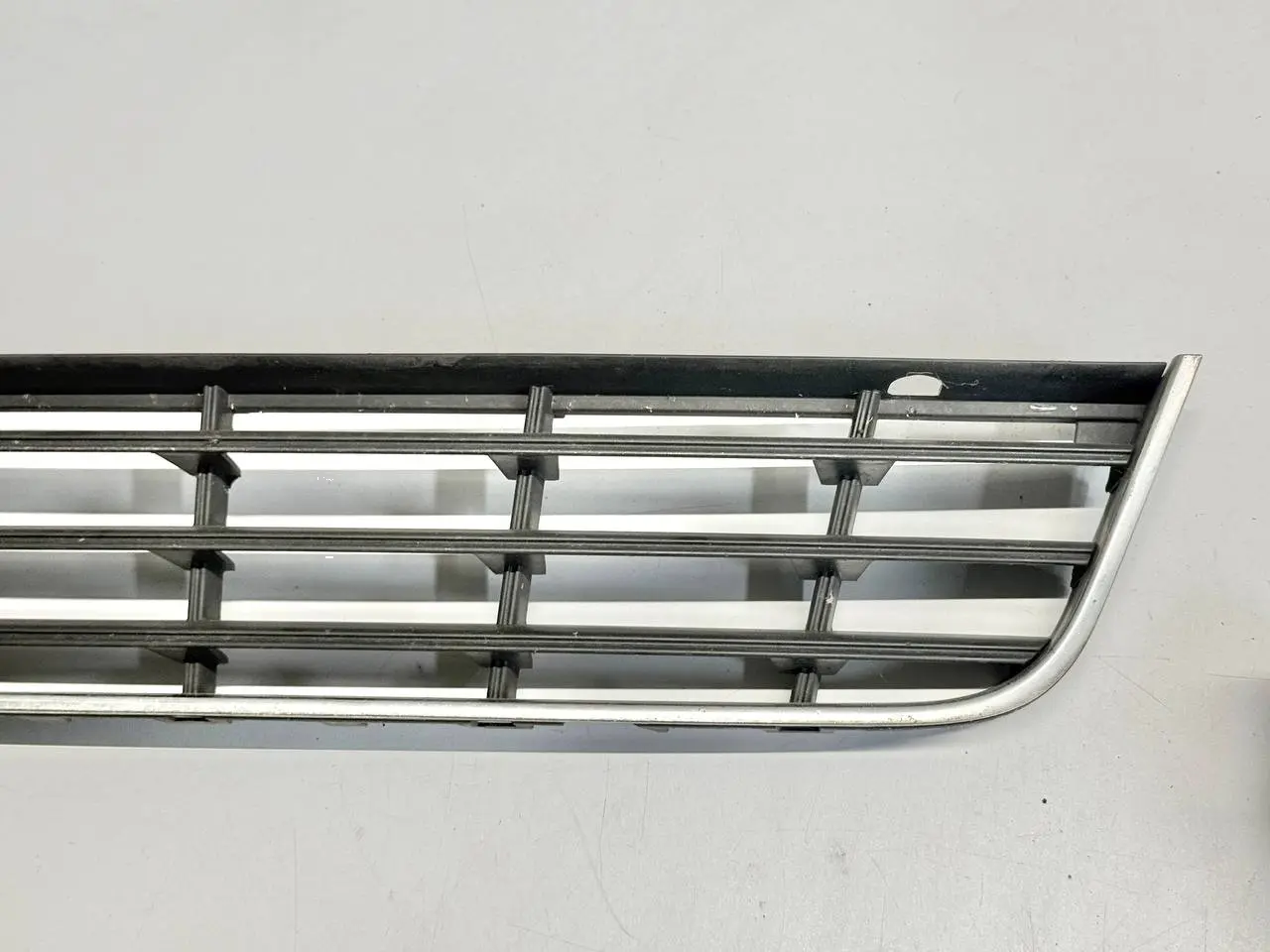 Kühlergitter Stoßstangengitter Lüftungsgitter VW Passat 3C 2.0l FSI 3C0853677