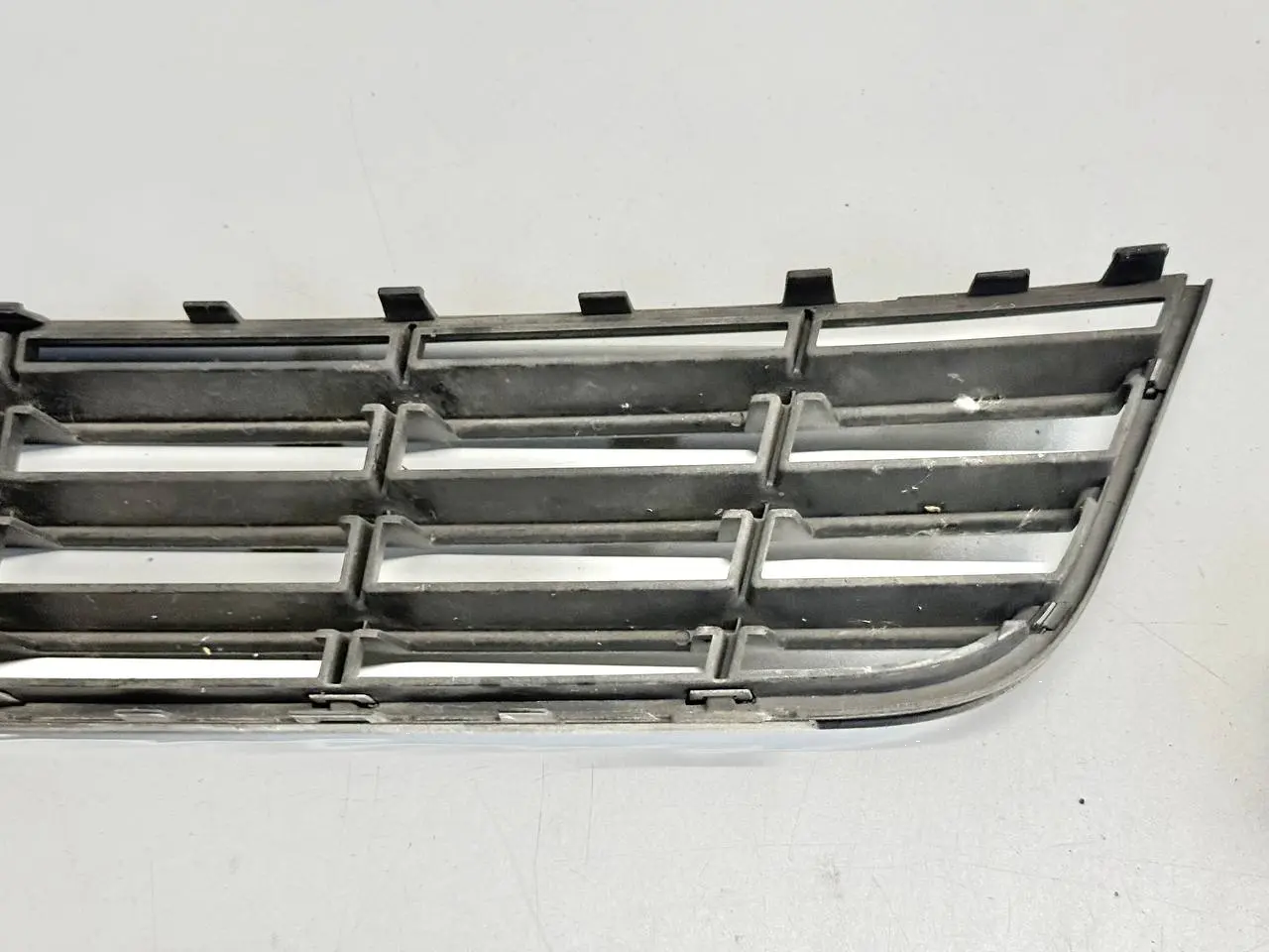 Kühlergitter Stoßstangengitter Lüftungsgitter VW Passat 3C 2.0l FSI 3C0853677