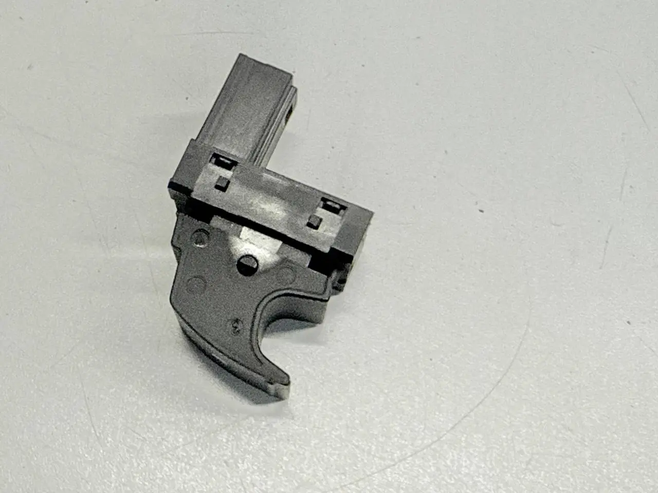 Schalter Entriegelung Tankklappe Tankdeckelöffner VW Golf5 1K1 1.4L 7L6959833B