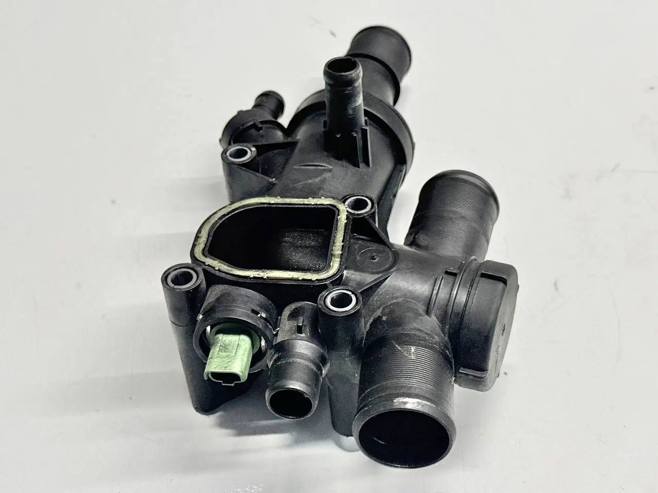Thermostatgehäuse mit Thermostat und FORD Mondeo CA2 2.0L TDCi 2008 9656182980