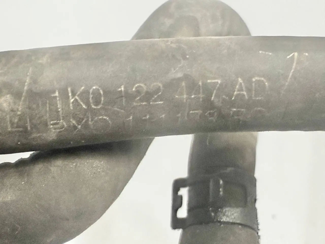 Kühlerschlauch Wasserschlauch Kühlwasserschlauch VW Golf5 1K1 1.4L 1K0122447AD
