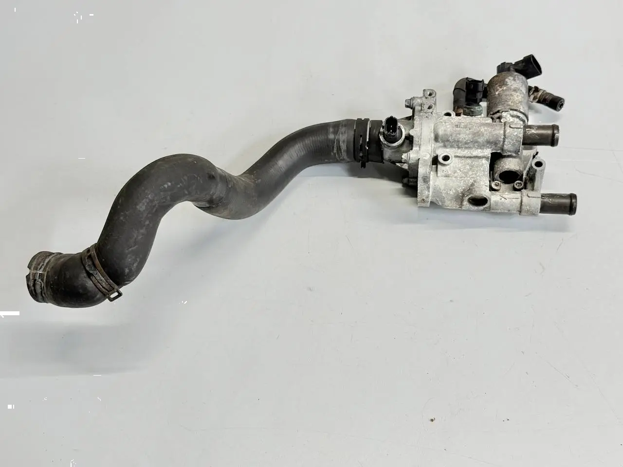 Kühlwasserschlauch Schlauch für Corsa D 1.2L ASTRA-H 1.6 DOHC 2007 55559594