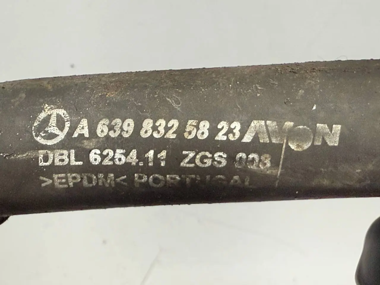 Kühlleitung Kühlschlauch Leitung Mercedes Vito W639 111 2009 A6398325823