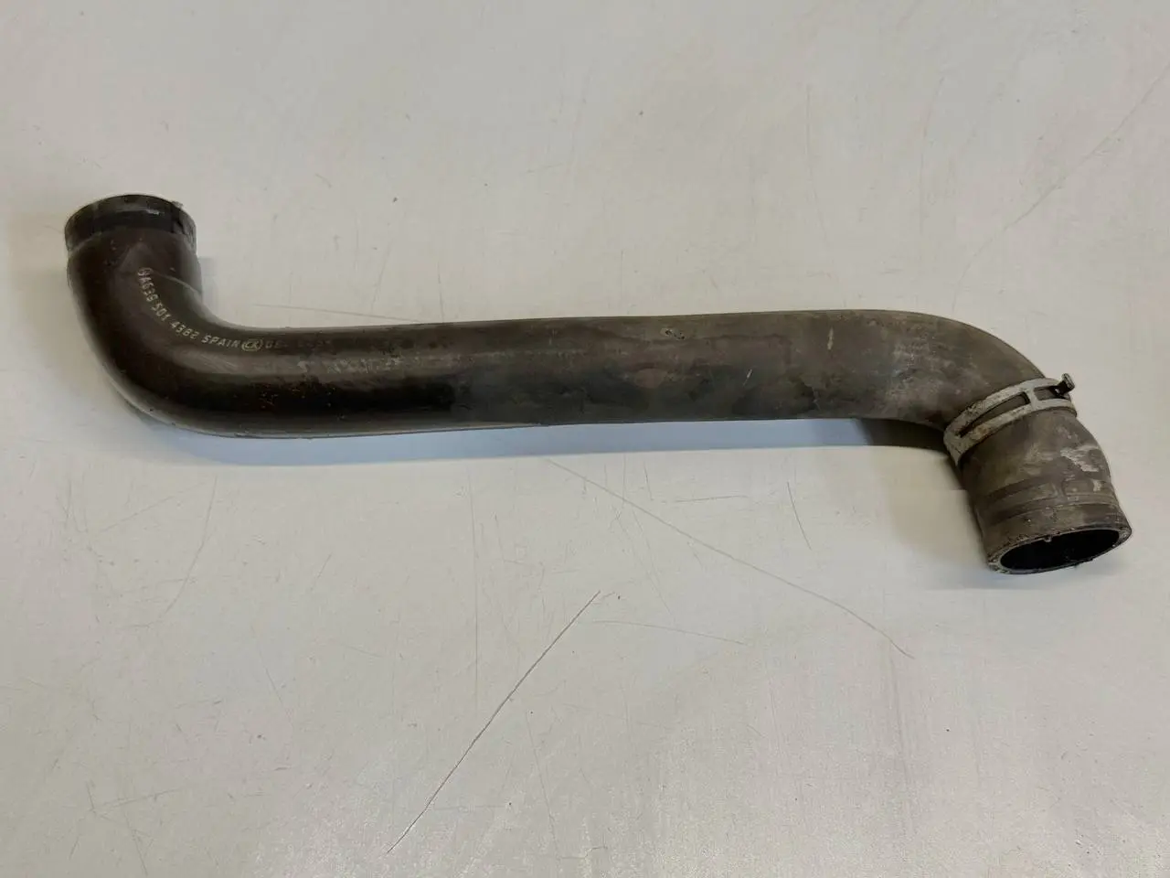 Kühlwasserschlauch Rohr für Benz Mercedes Benz Vito W639 111 2009 A6395014382