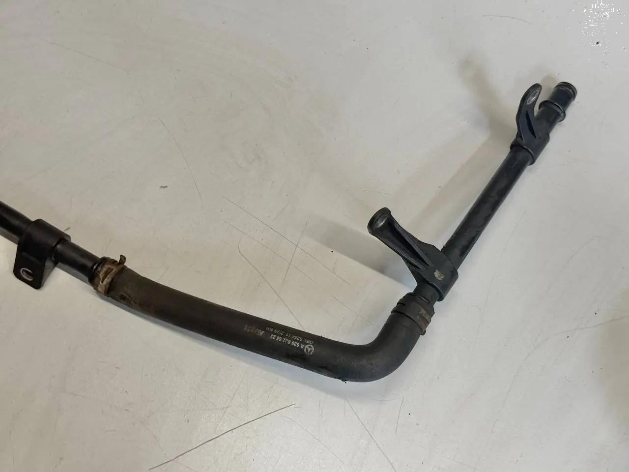 Kühlwasser Rohr Schlauch Leitung Mercedes Benz Vito W639 111 2009 A6398306315