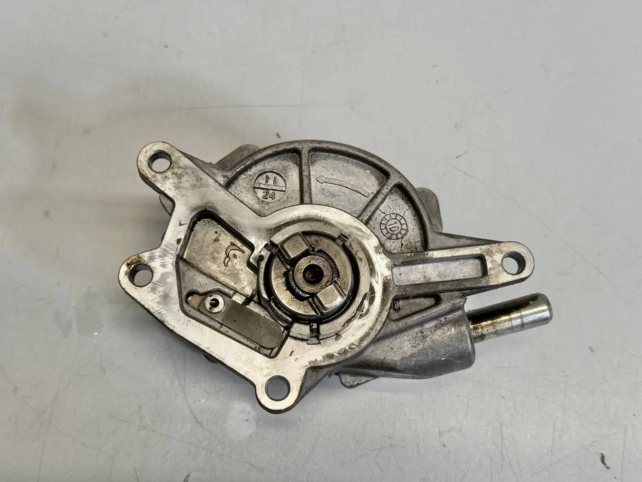 Vakuumpumpe Unterdruckpumpe für Mercedes W212 E-Klasse A6422300165