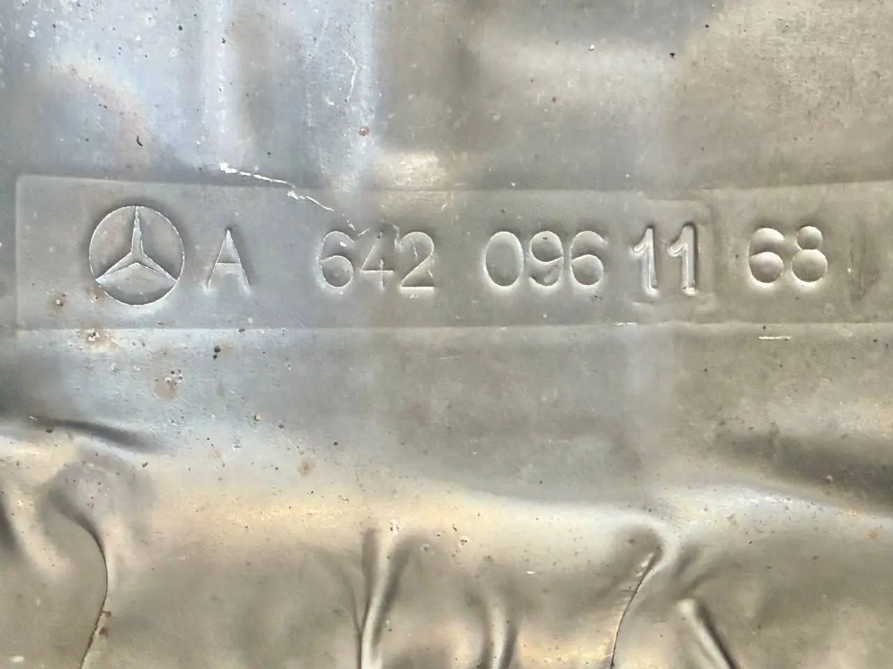 Abschirmblech Turbolader Hitzeblech OM642 Benz W212 E-Klasse 2010 A6420961168