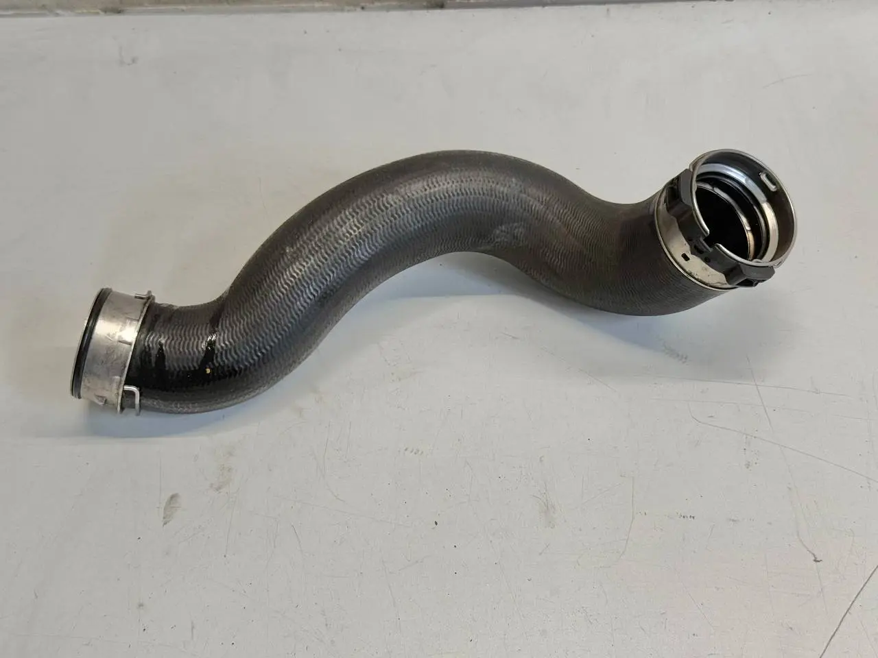 Ladeluftschlauch Turboschlauch Luftrohr für Benz W212 E-Klasse 2010 A2045280682