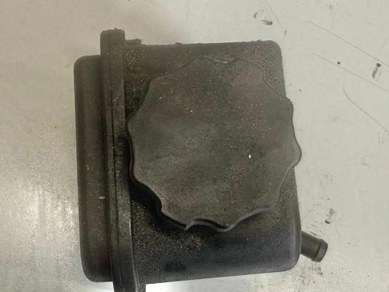 Servoölbehälter Ausgleichsbehälter Mercedes BENZ CLK 320 1999 W208 A0004600183