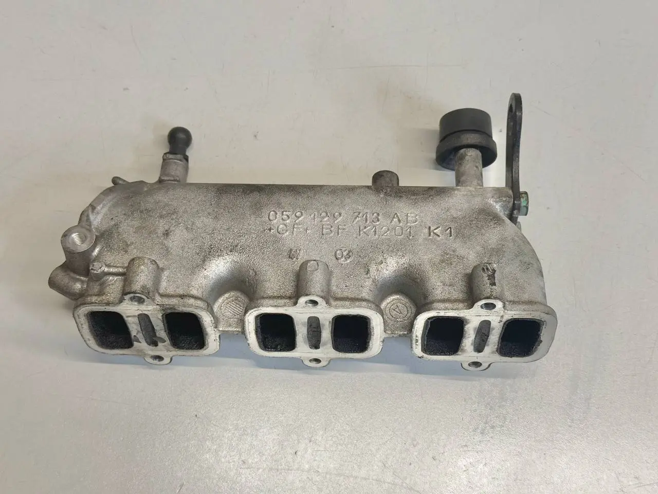 Ansaugkrümmer Ansaugrohr links für Audi A6 Avant 4B5 TDI 2.5L 2002 059129713AB