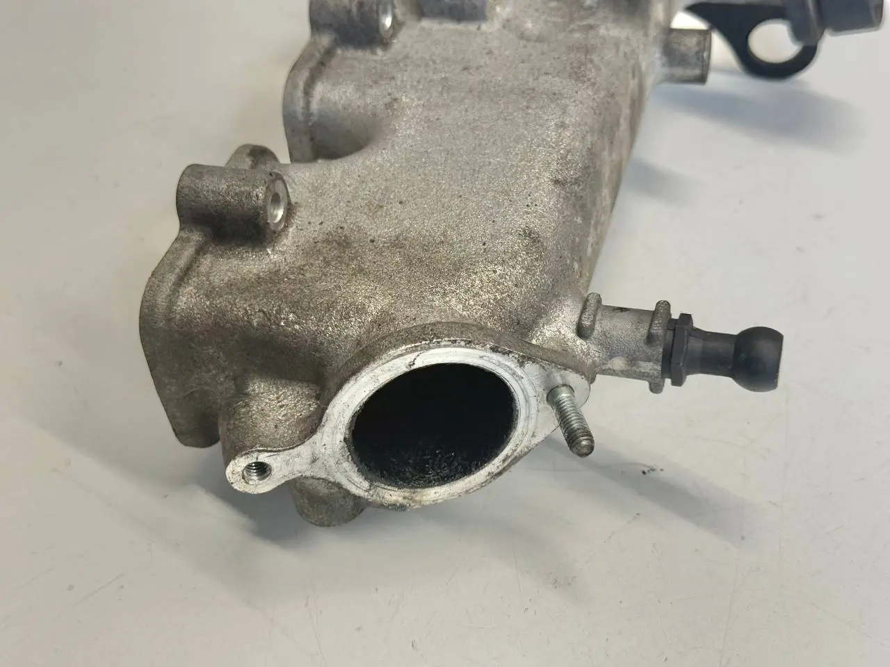 Ansaugkrümmer Ansaugrohr links für Audi A6 Avant 4B5 TDI 2.5L 2002 059129713AB