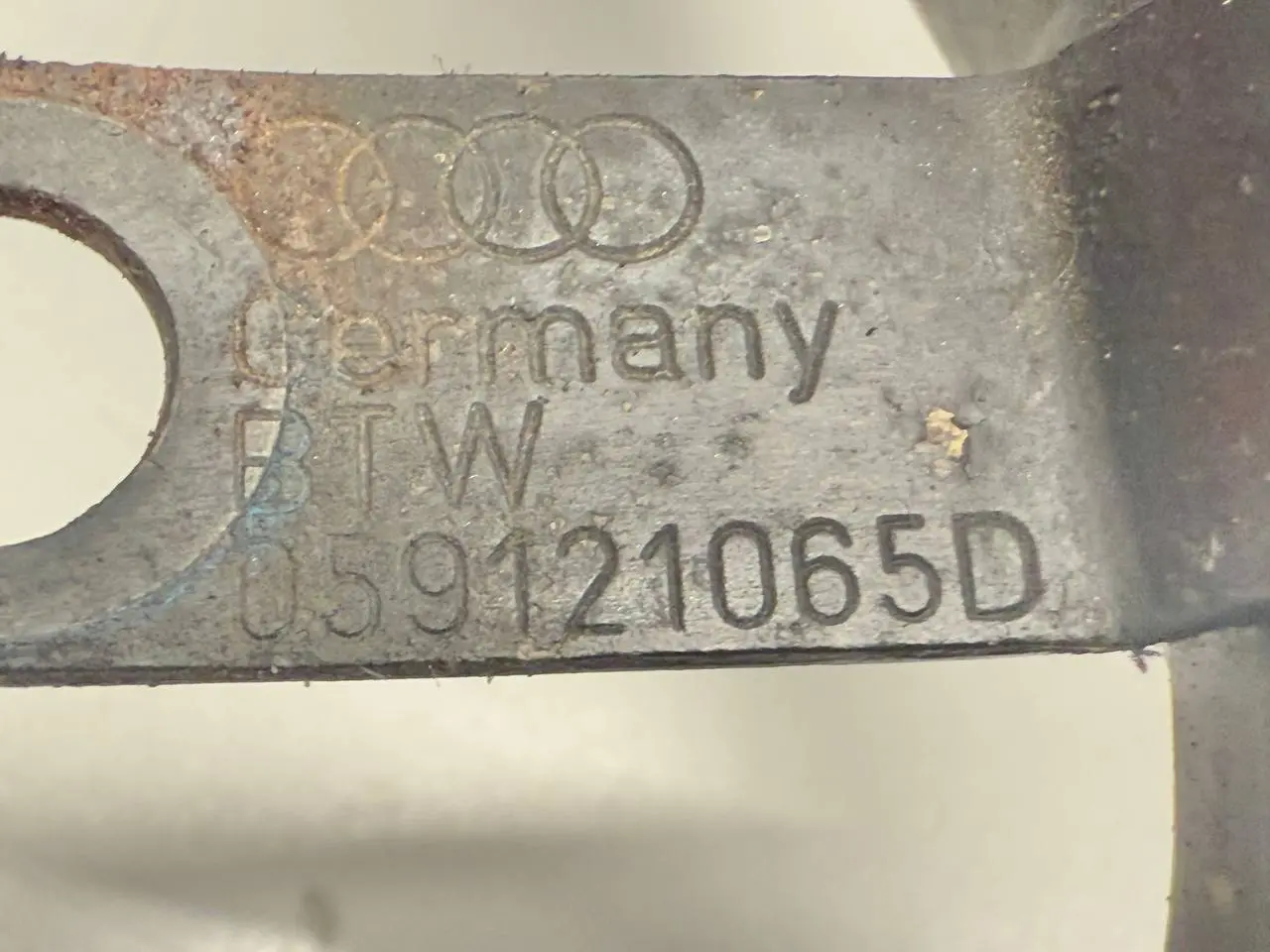 Kühlwasserrohr Schlauch Leitung Audi A6 Avant 4B5 TDI 2.5L 2002 059121065D