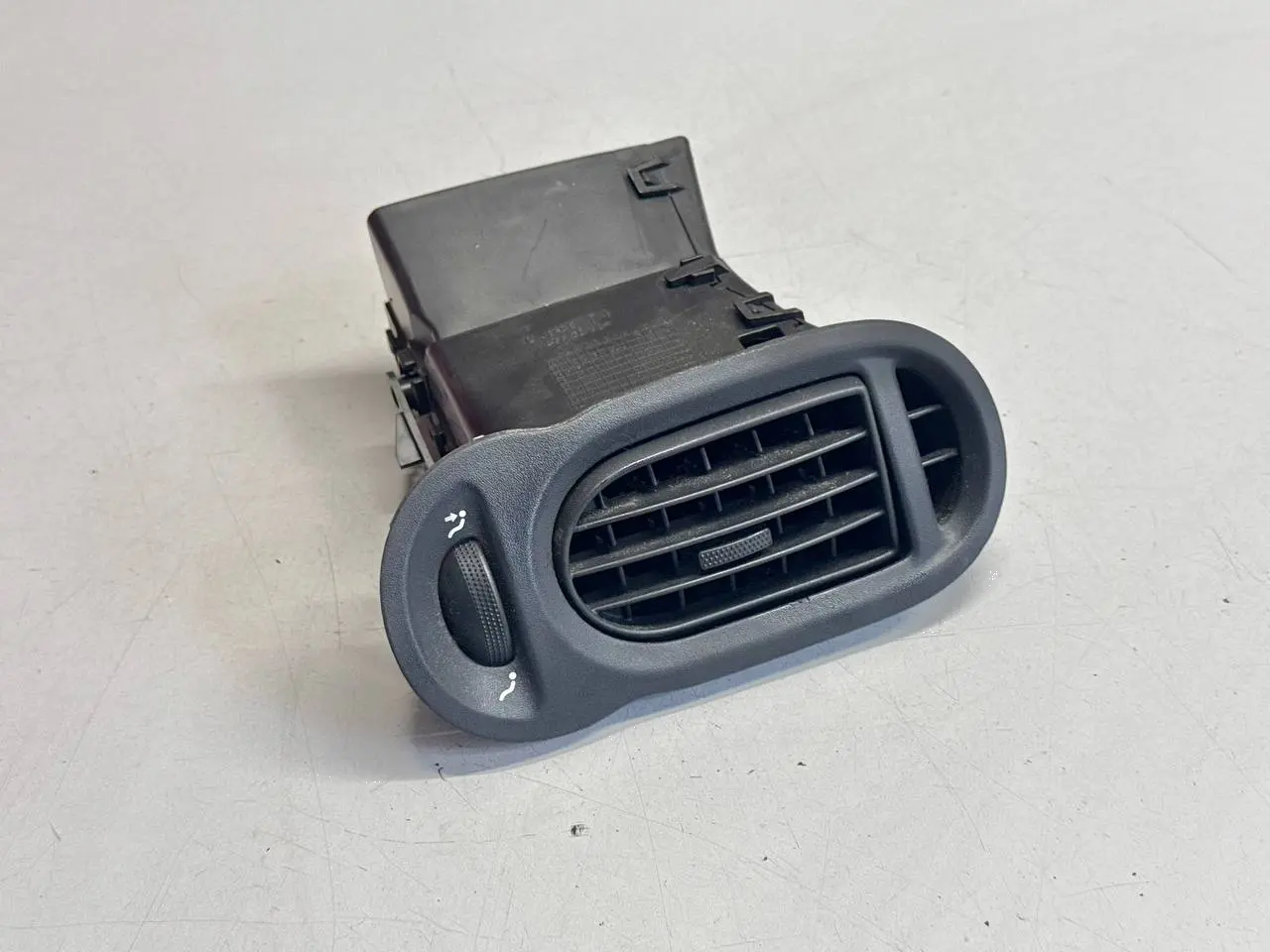 Luftdüse Lüftungsauslass Frischluftdüse Renault Modus 1,5 dCi 2012 4622616