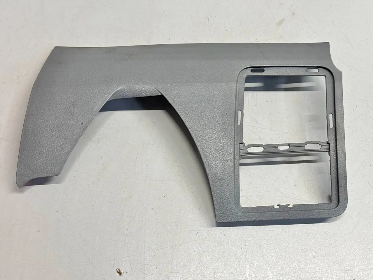 Verkleidung und Abdeckung des Renault Modus 1,5 dCi 2012 6235S0101