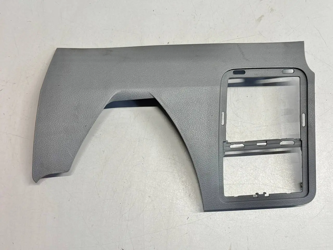 Verkleidung und Abdeckung des Renault Modus 1,5 dCi 2012 6235S0101