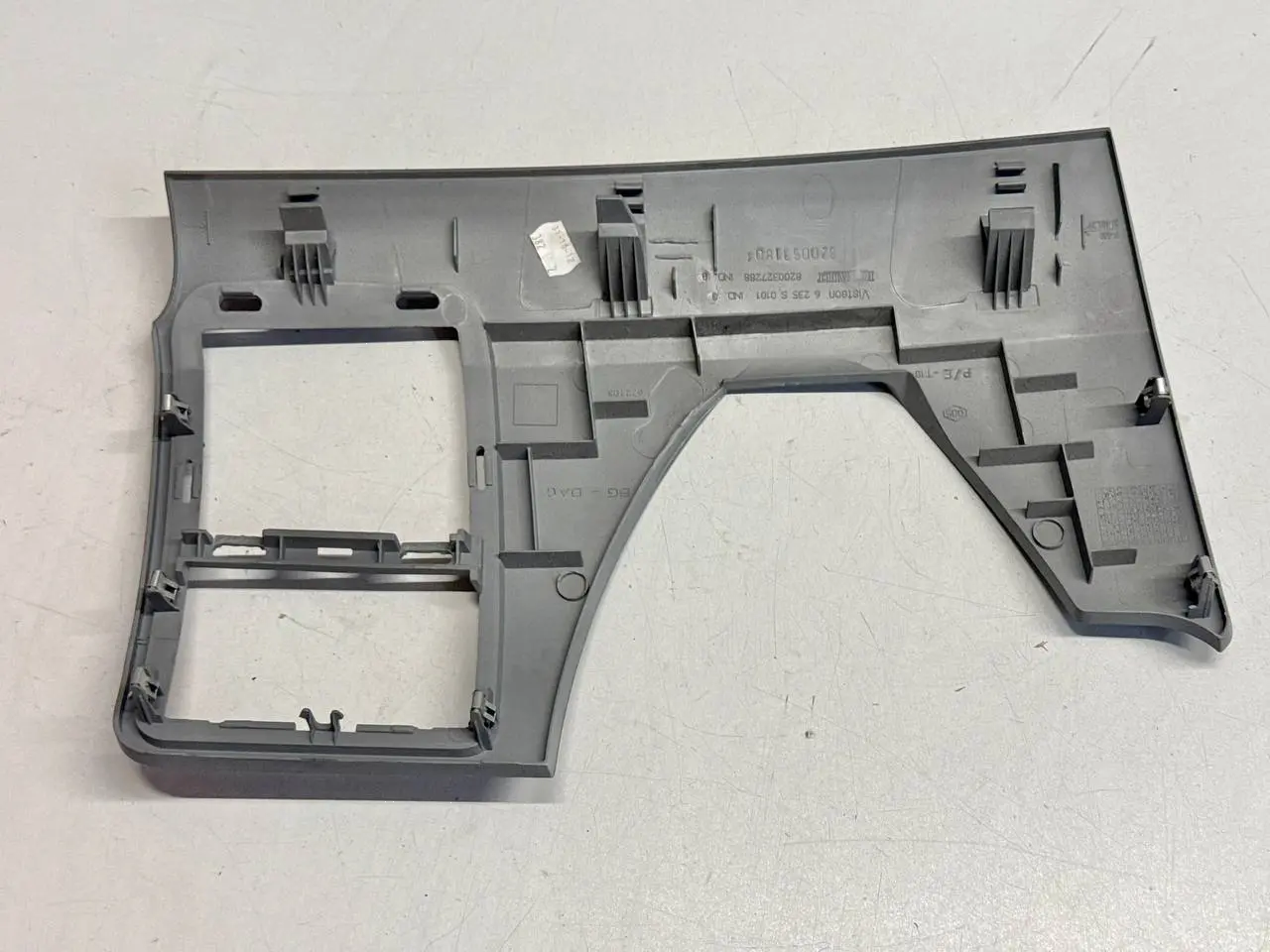 Verkleidung und Abdeckung des Renault Modus 1,5 dCi 2012 6235S0101