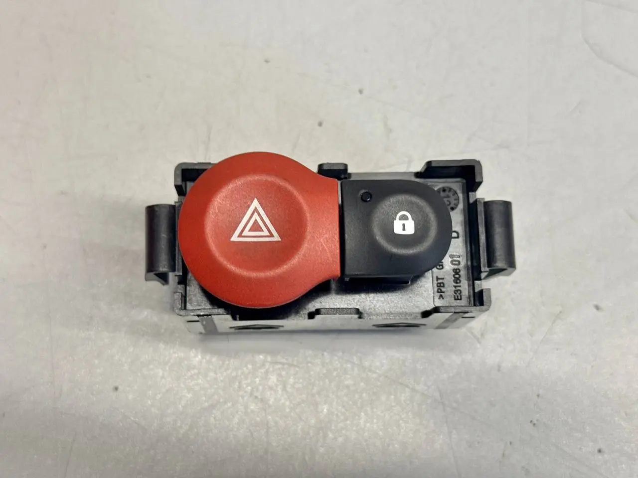 Warnblinkschalter Renault Modus 1,5 dCi 2012 E3160101