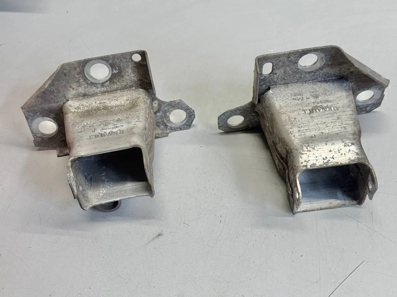 Stoßstangenhalter vorne rechts, Renault Modus 1,5 dCi 2012 8200834853