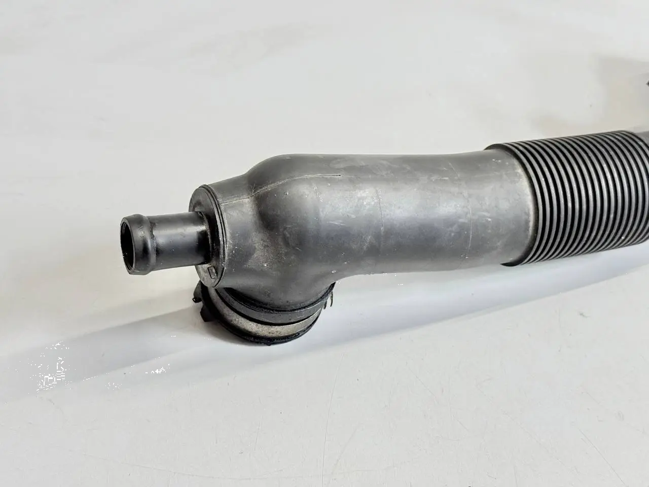 Ansaugrohr Ladeluftrohr Luftschlauch Corsa D Opel Corsa D 1.2L 2008 55557181
