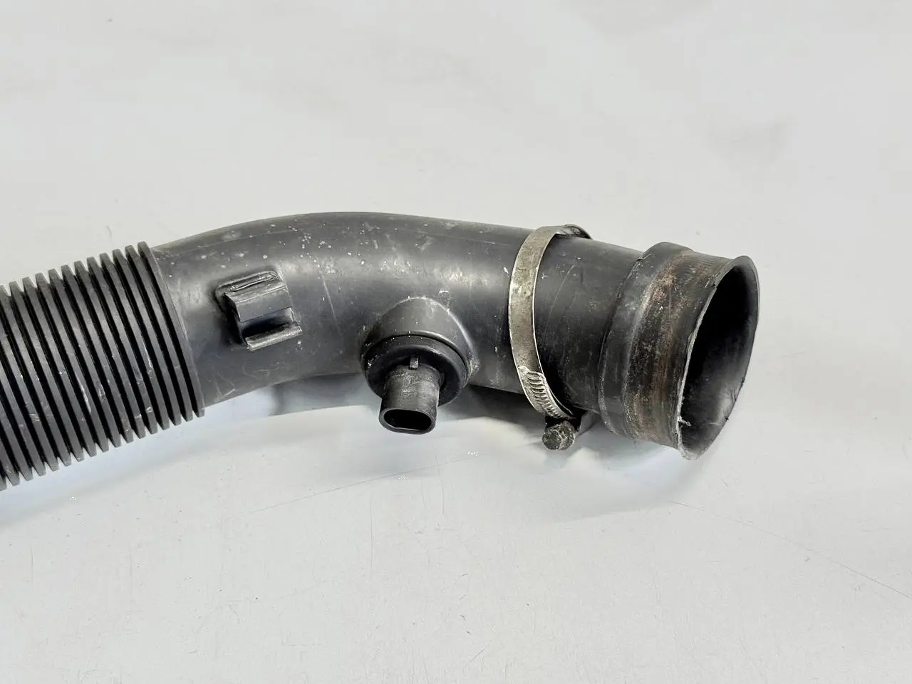 Ansaugrohr Ladeluftrohr Luftschlauch Corsa D Opel Corsa D 1.2L 2008 55557181