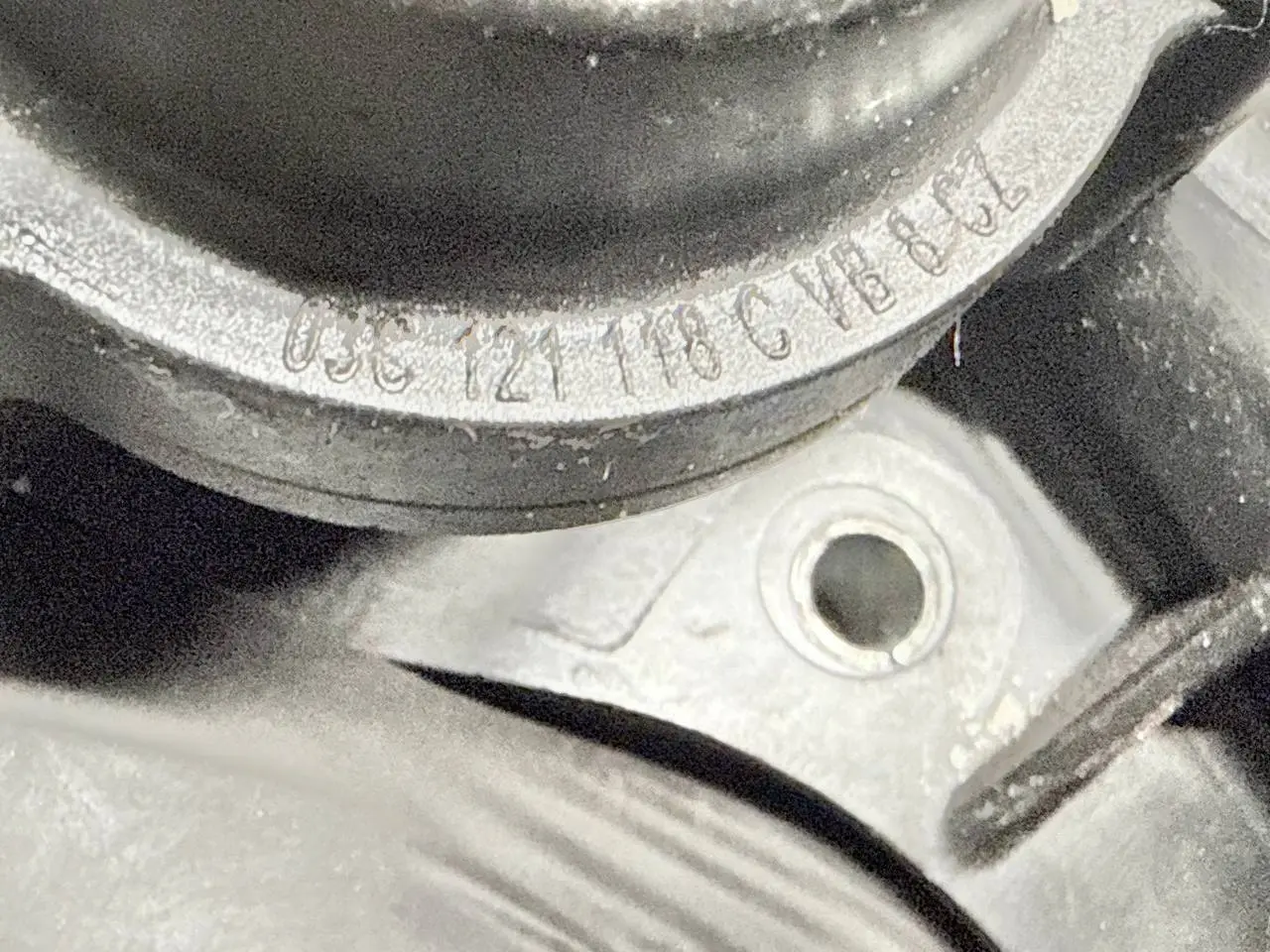 Thermostatgehäuse Kühlgebläsehaube VW Golf Plus 2005 5M1 1,6 FSI 03C121121C