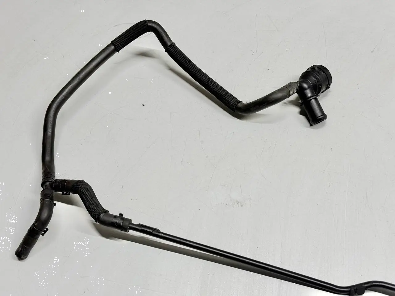 Kühlmittelschlauch Kühlwasserschlauch VW Golf Plus 2005 5M1 1,6 FSI 1K0122447