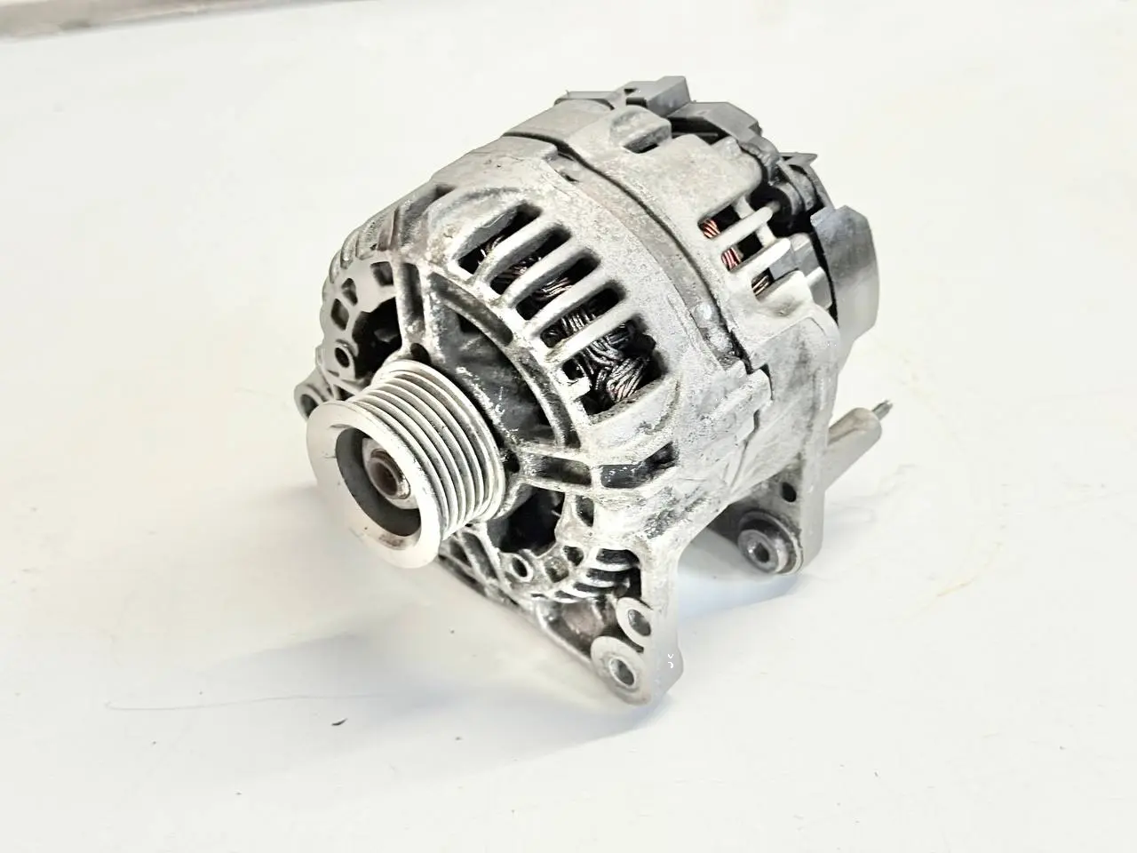 Lichtmaschine Generator Alternator für VW Golf Plus 2005 5M1 1,6 FSI 03C903023D