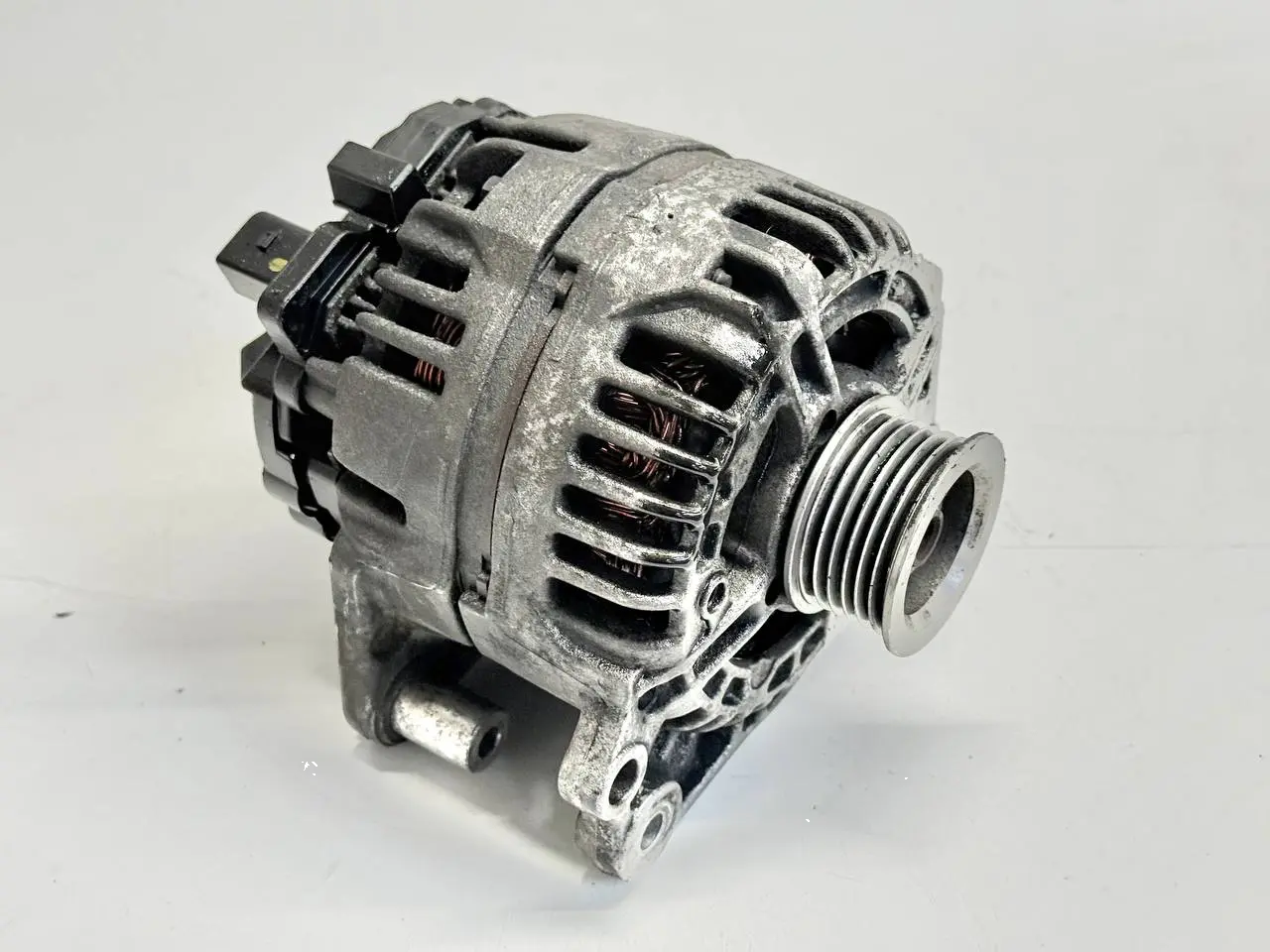 Lichtmaschine Generator Alternator für VW Golf Plus 2005 5M1 1,6 FSI 03C903023D