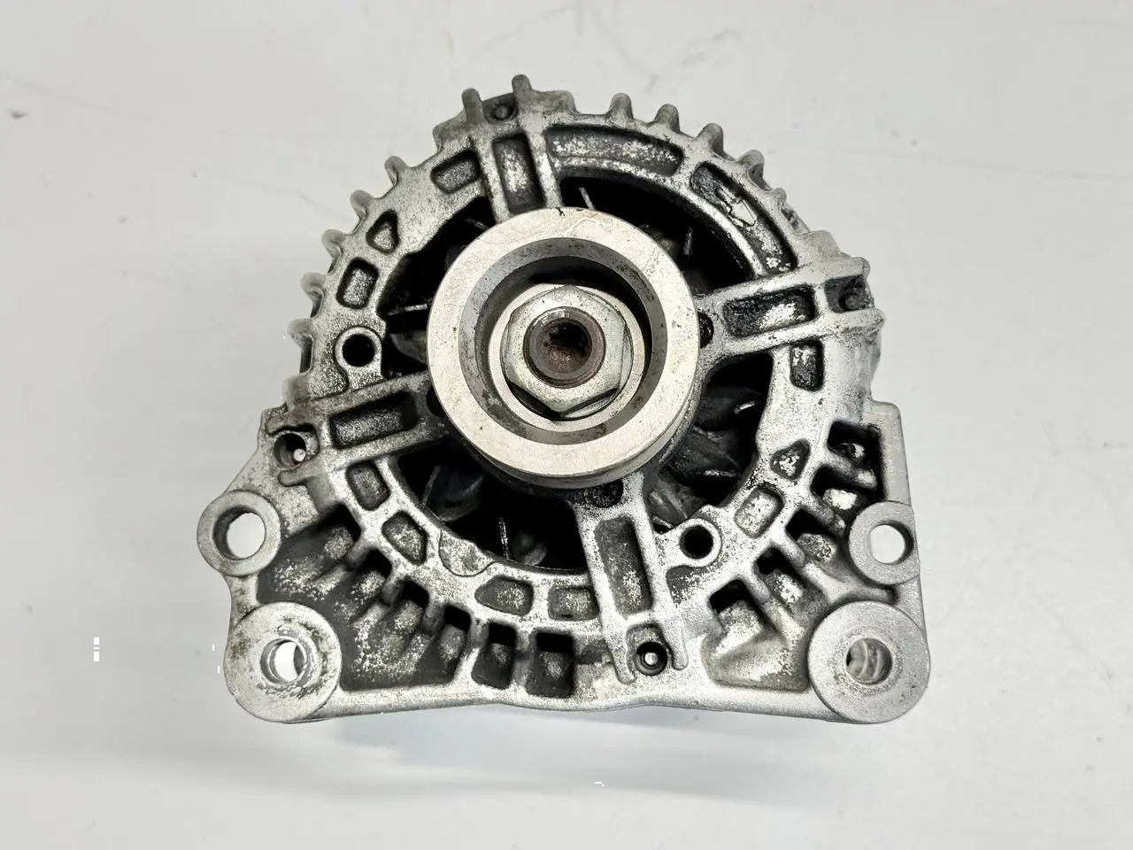 Lichtmaschine Generator Alternator für VW Golf Plus 2005 5M1 1,6 FSI 03C903023D
