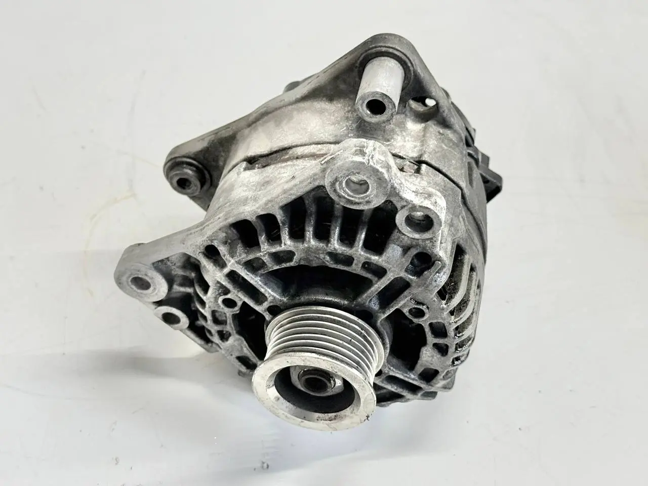Lichtmaschine Generator Alternator für VW Golf Plus 2005 5M1 1,6 FSI 03C903023D