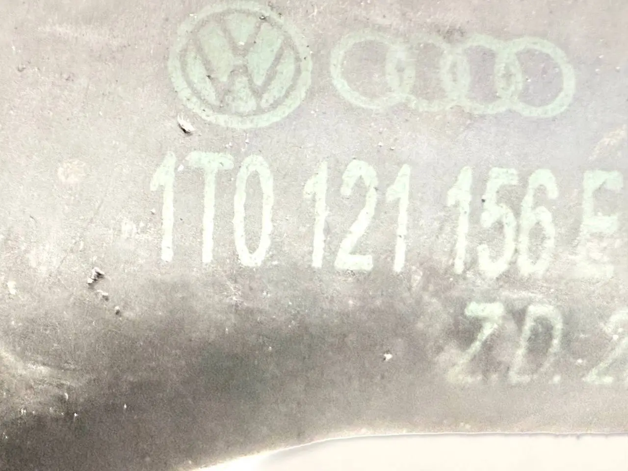 Kühlwasserschlauch Kühlmittelrohr VW Touran 1.6 FSI 1T1 2003 1T0121156E