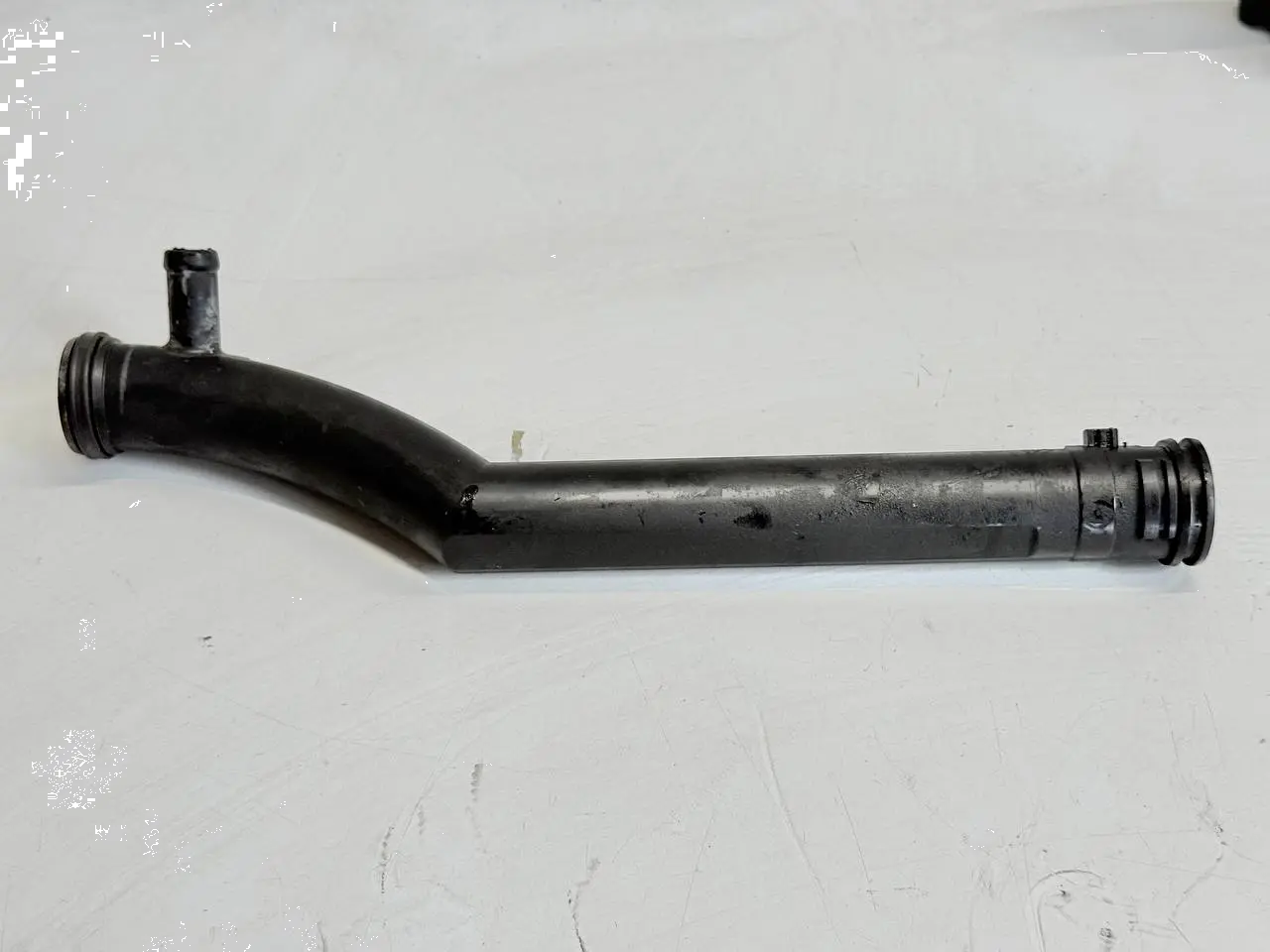 Kühlwasserrohr Schlauch Wasserleitung VW Touran 1.6 FSI 1T1 2003 03C121065A