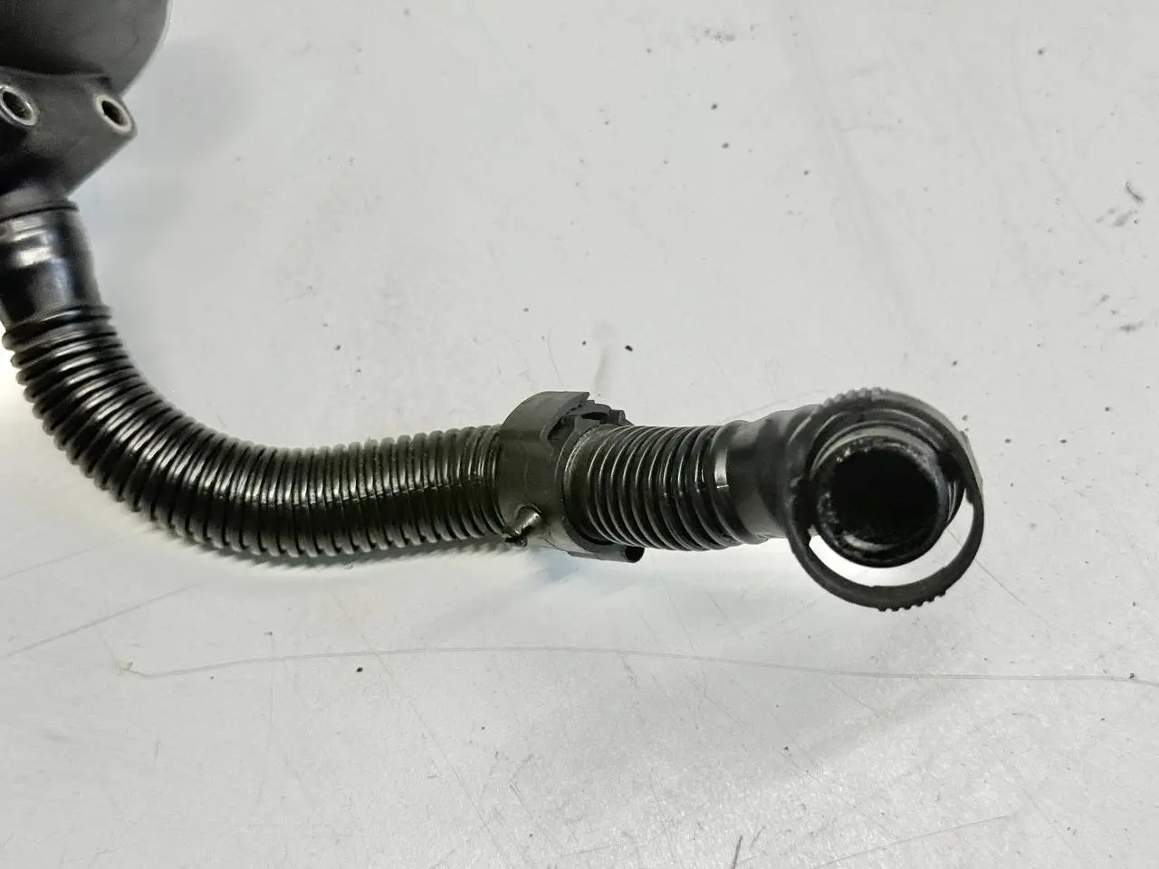 Entlüftungsschlauch Antennenverstärker VW Touran 1.6 FSI 1T1 2003 03C103201D