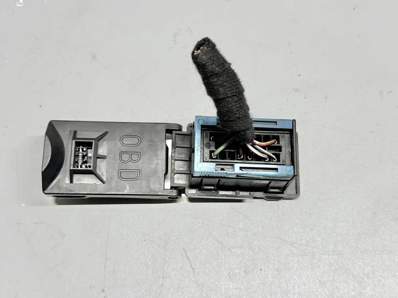 OBD Diagnosestecker Buchse Steckergehäuse BMW 320D E46 3FL Touring 2004 9689184