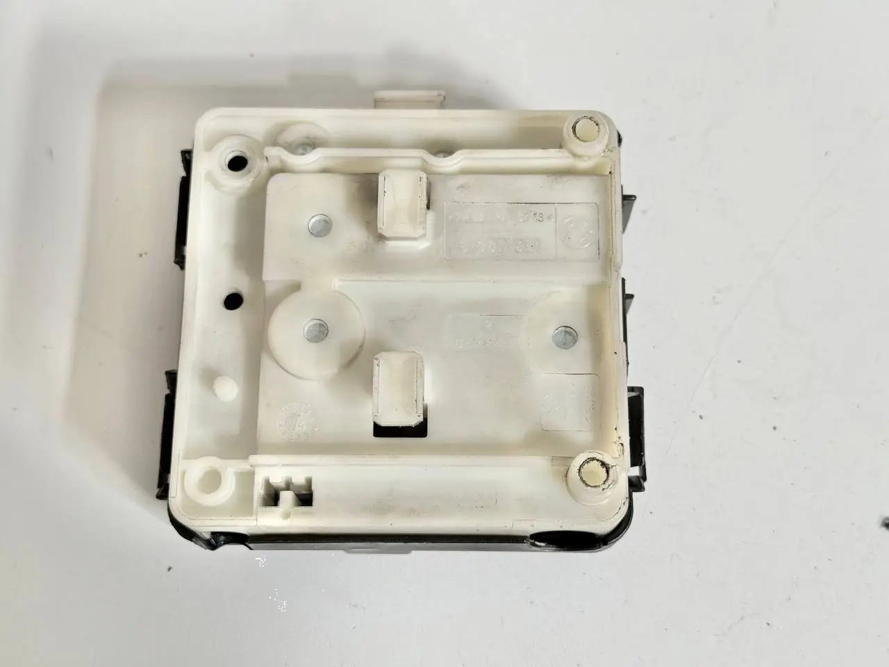 Abdeckung Batteriestützpunkt B+ BMW 320D E46 3FL Touring 2004 8387547