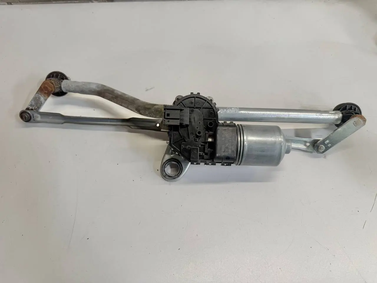 Wischermotor vorne BMW 320D E46 3FL Touring 2004 0390241712