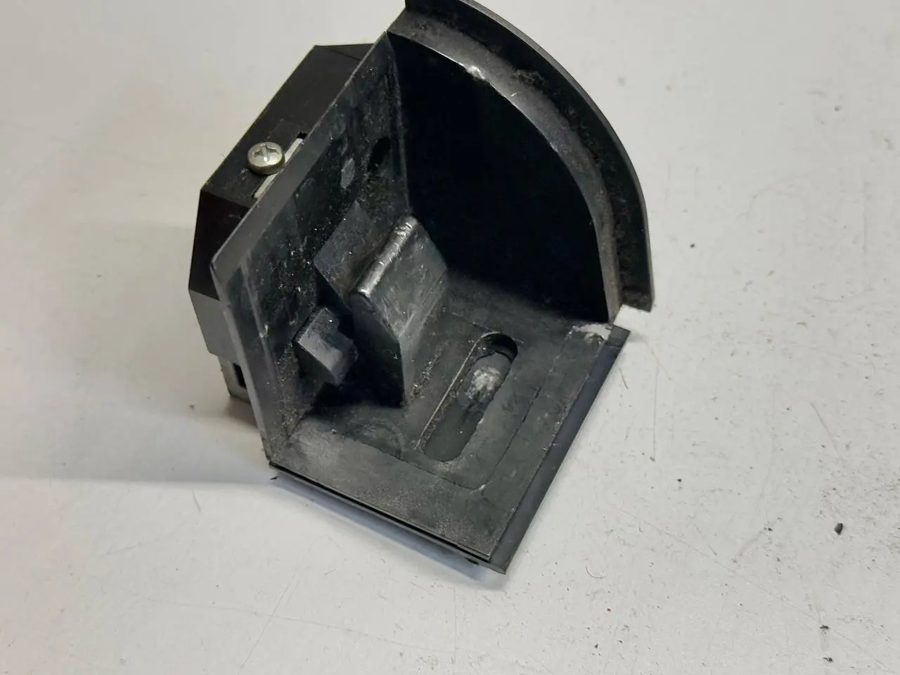 Halter für Heckrollo Gepäckraumabdeckung BMW 320D E46 3FL Touring 2004 7026709