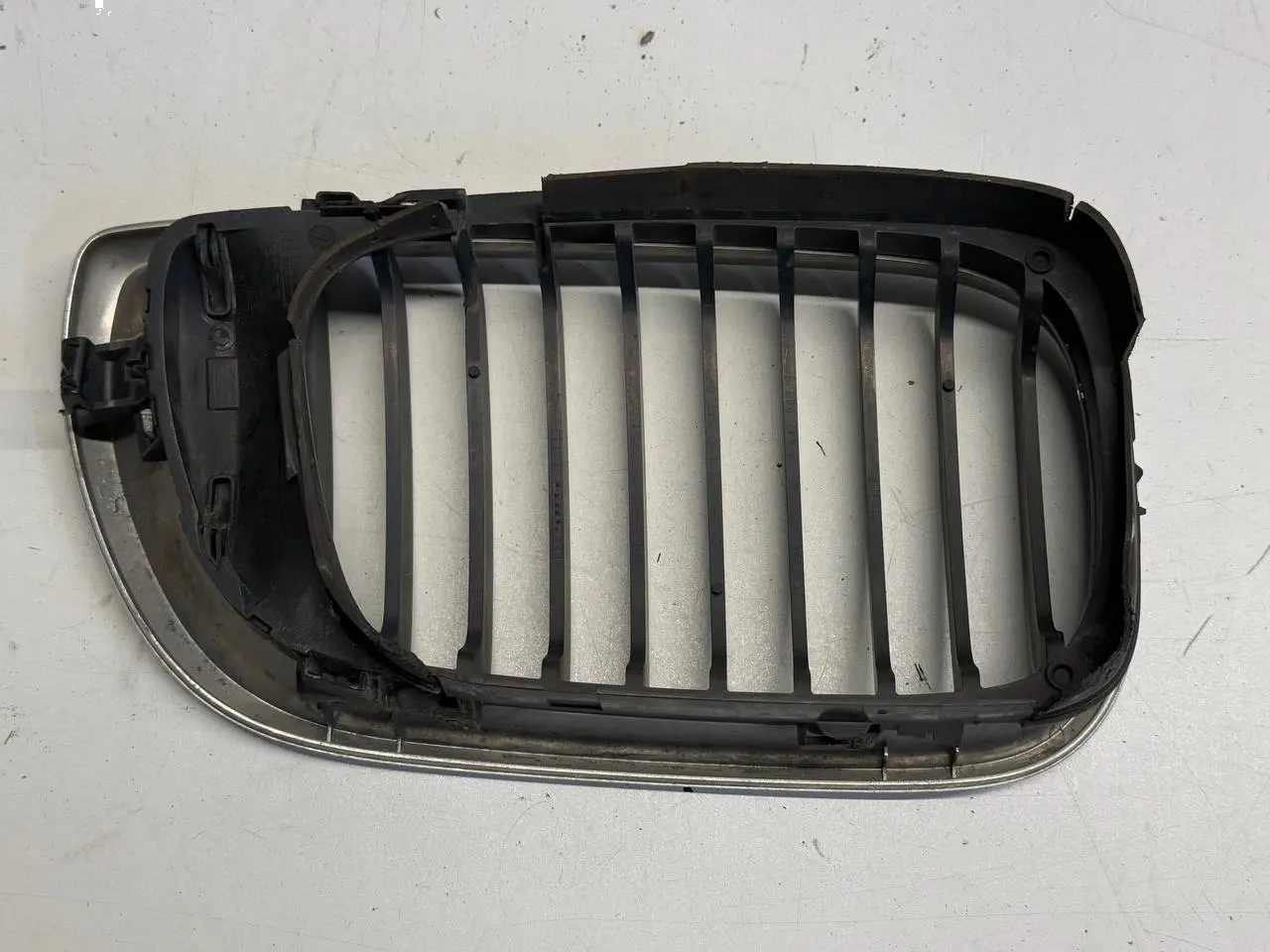 Kühlergrill Lufteinlass Frontschürze 70721299 BMW 320D E46 3FL Touring 70395490