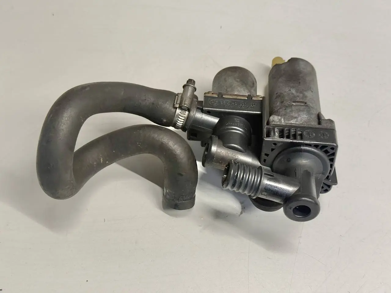 Wasserventil Zusatzwasserpumpe BMW 320D E46 3FL Touring 2004 8369807