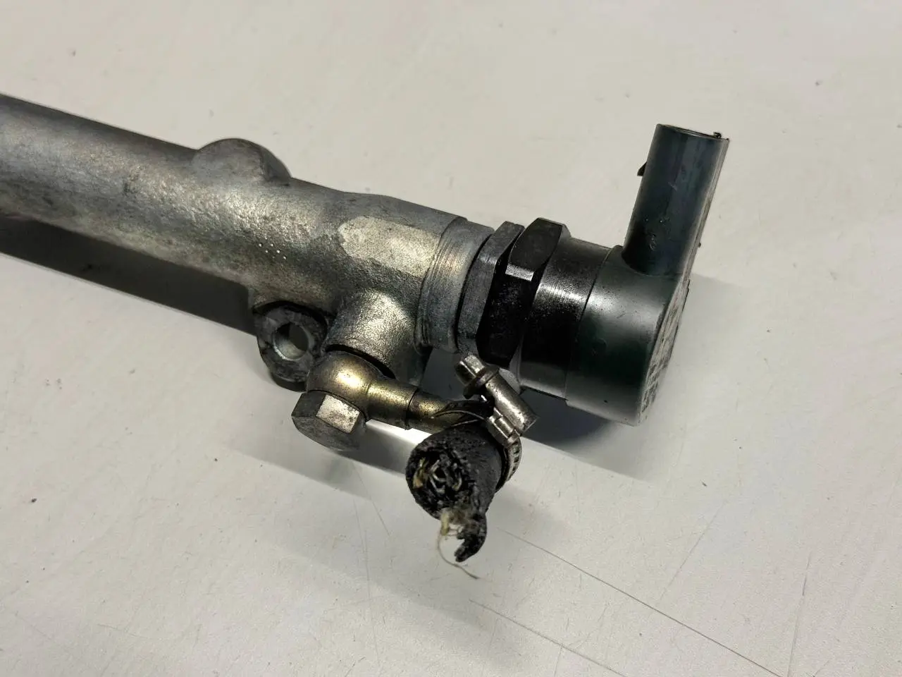 Kraftstoffverteiler Einspritzleiste BMW 320D E46 3FL Touring 2004 0445214030