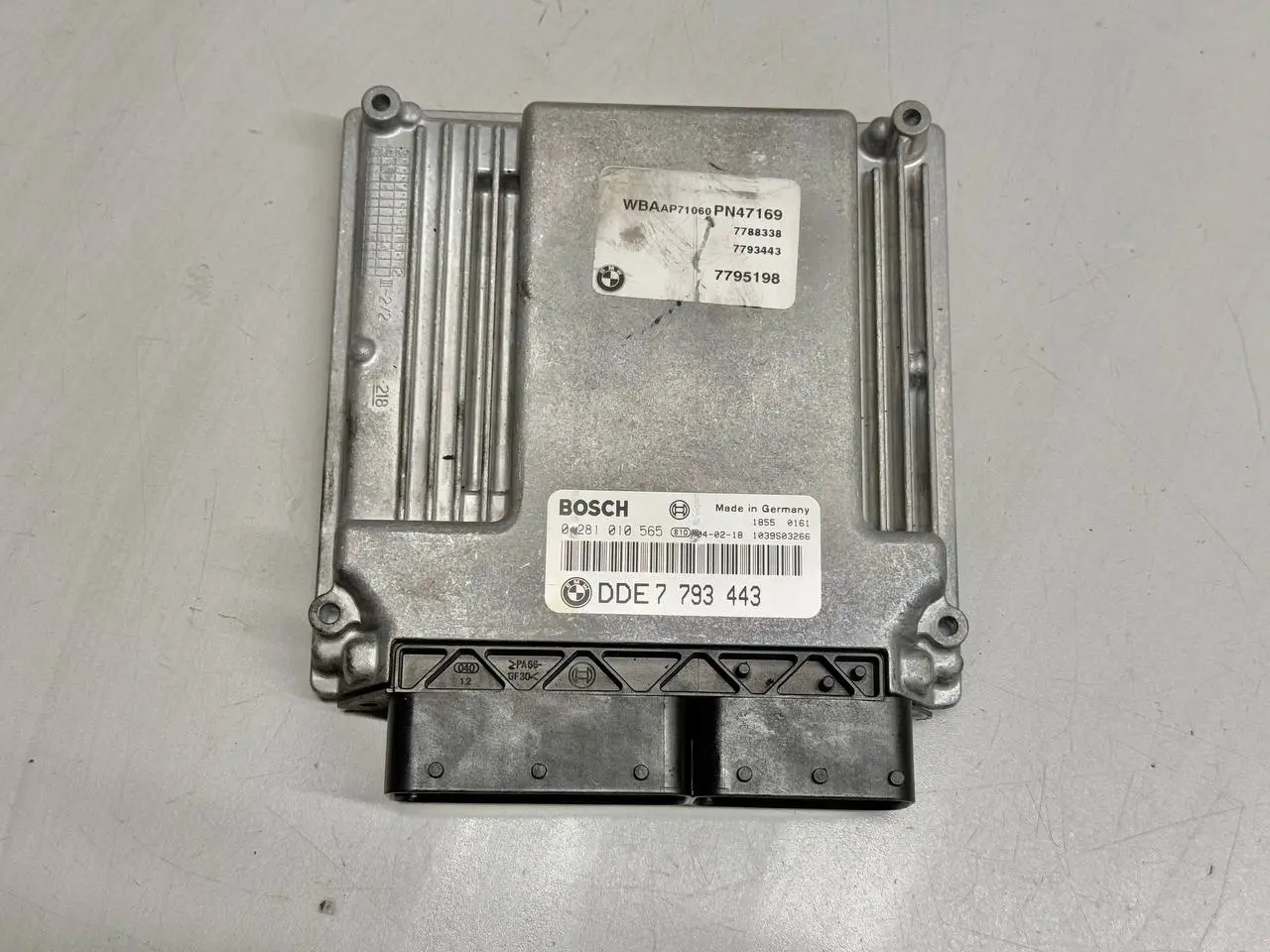 Motorsteuergerät ECU Steuergerät BMW 320D E46 3FL Touring 2004 0281010565