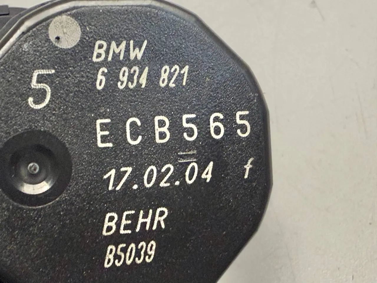 Stellmotor Heizungsregulierung 320D 3FL BMW 320D E46 3FL Touring 2004 6934821