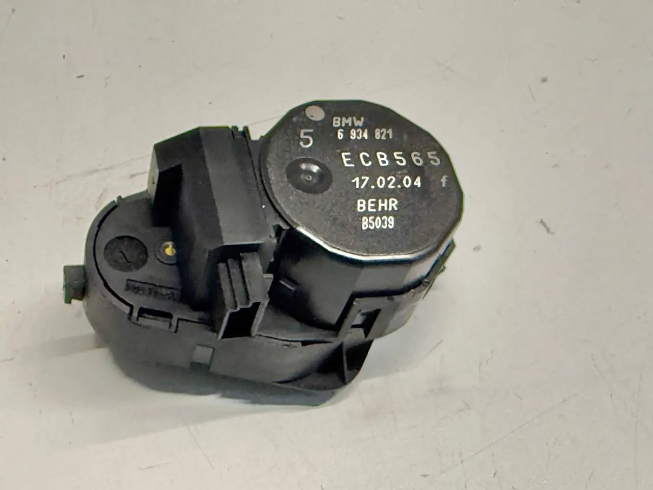 Stellmotor Heizungsregulierung 320D 3FL BMW 320D E46 3FL Touring 2004 6934821