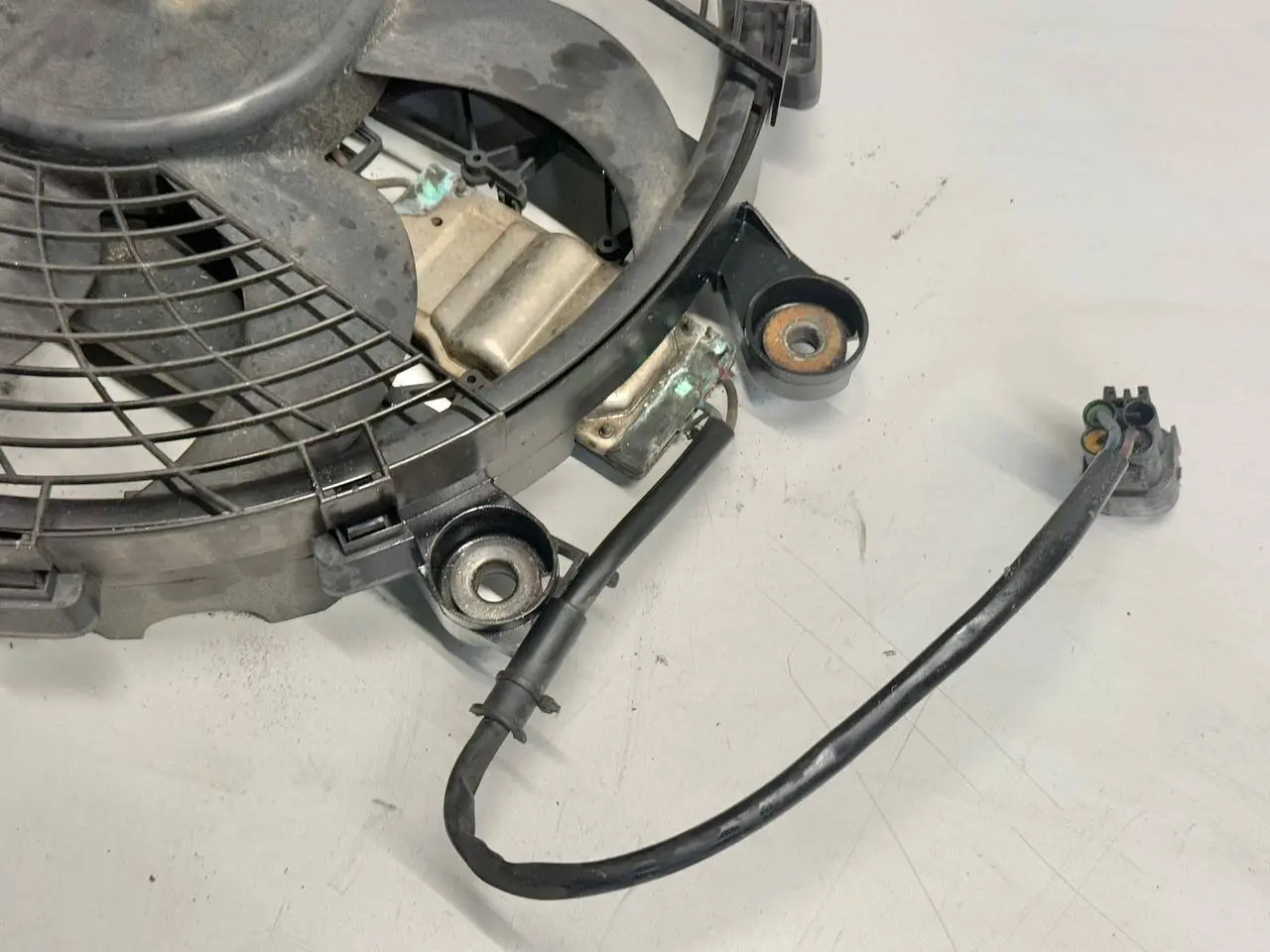 Frontblech Schlossträger Lüfterrad mit BMW 320D E46 3FL Touring 2004 6922670102