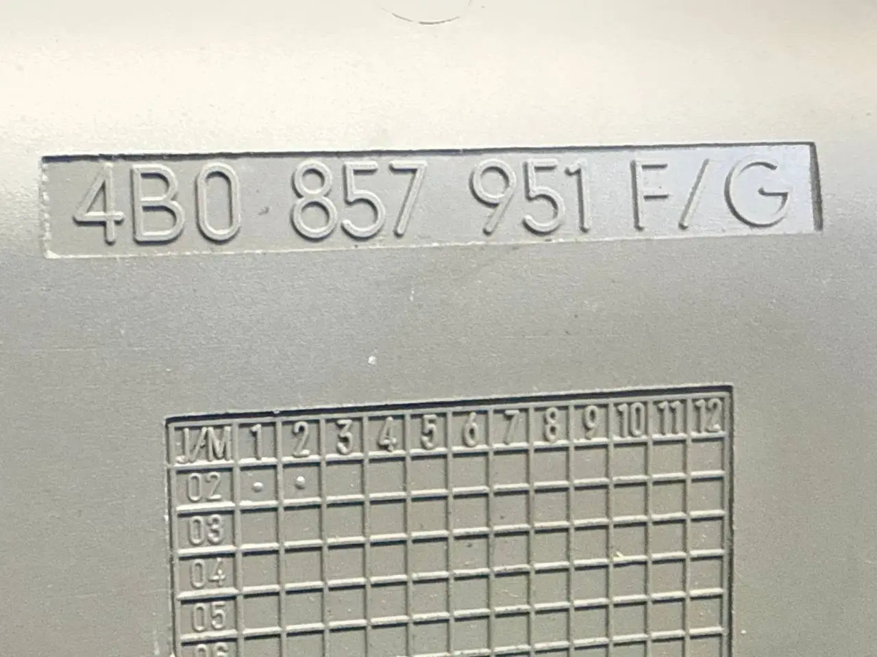 Aschenbecher Einsatz Mittelkonsole Audi A6 Avant 4B5 TDI 2.5L 2002 4B0857951