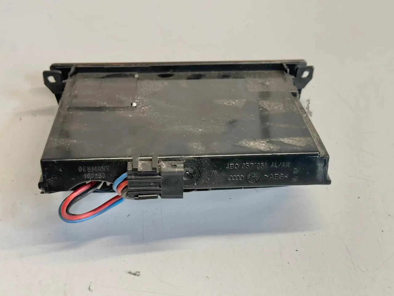 Aschenbecher Einsatz Mittelkonsole Audi A6 Avant 4B5 TDI 2.5L 2002 4B0857951
