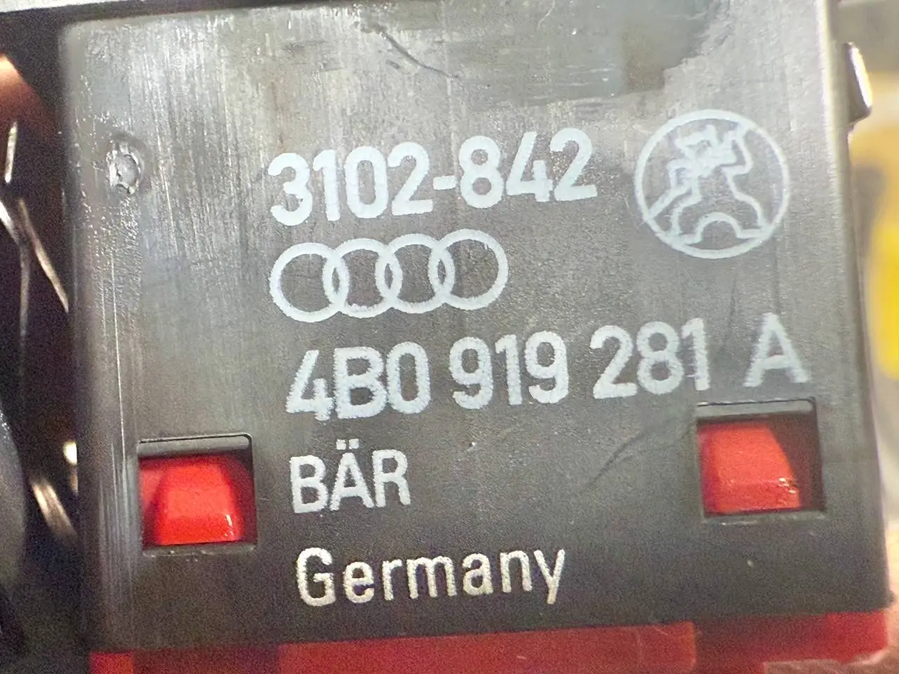 ESP Ein Aus Schalter A6 Avant 4B5 Audi A6 Avant 4B5 TDI 2.5L 2002 4B0919281A
